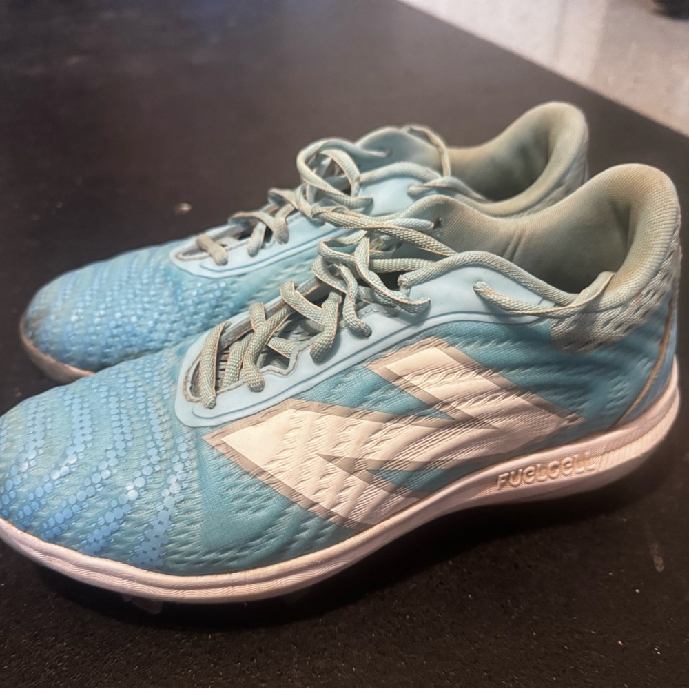 New Balance Metal baseball Cleats Blue and White